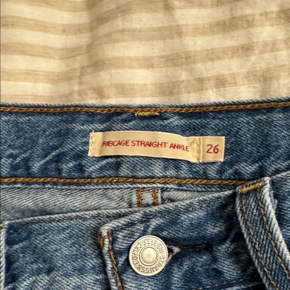 Levi’s Ribcage Straight Ankle Jeans - Picture 5 of 7